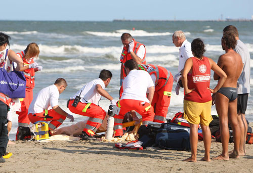 Un anziano annega a Scoglitti, probabile malore