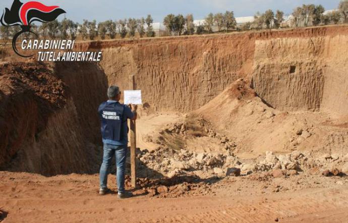Cava abusiva di sabbia sequestrata ad Acate