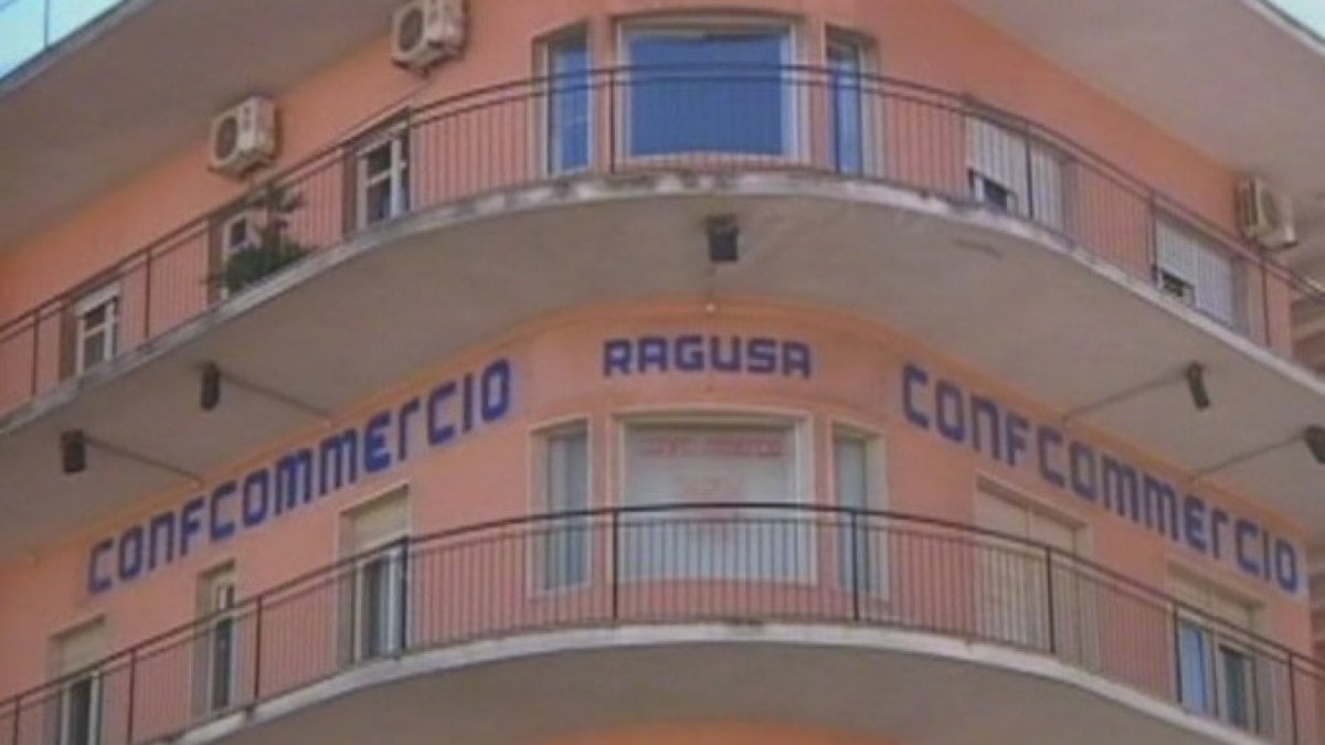 Continua lo sciopero dei dipendenti Confcommercio, da 7 mesi senza stipendio