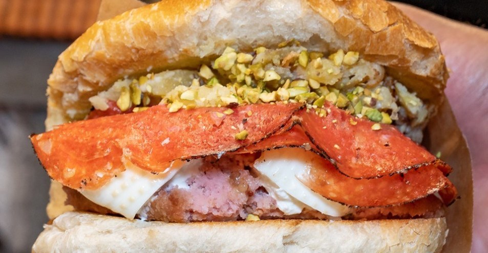 Cagliari: donna di 57 anni muore soffocata mangiando un panino