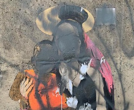 Danneggiato con una bomboletta il graffito con Carola a Taormina