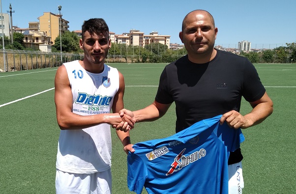 L’esterno d’attacco Angelo Azzara firma con l’Asd Ragusa Calcio 1949