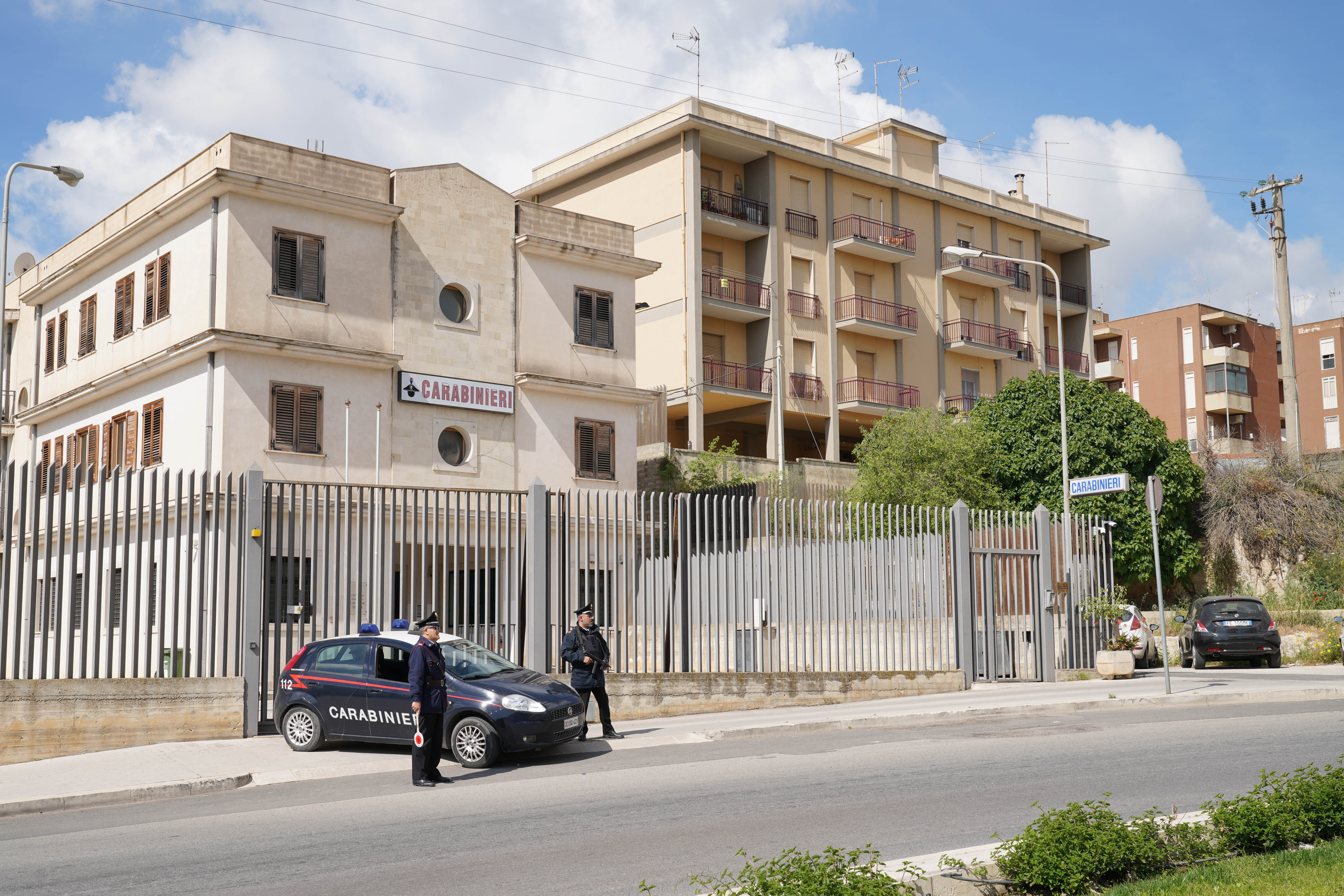 Ladro di carrube arrestato dai carabinieri.