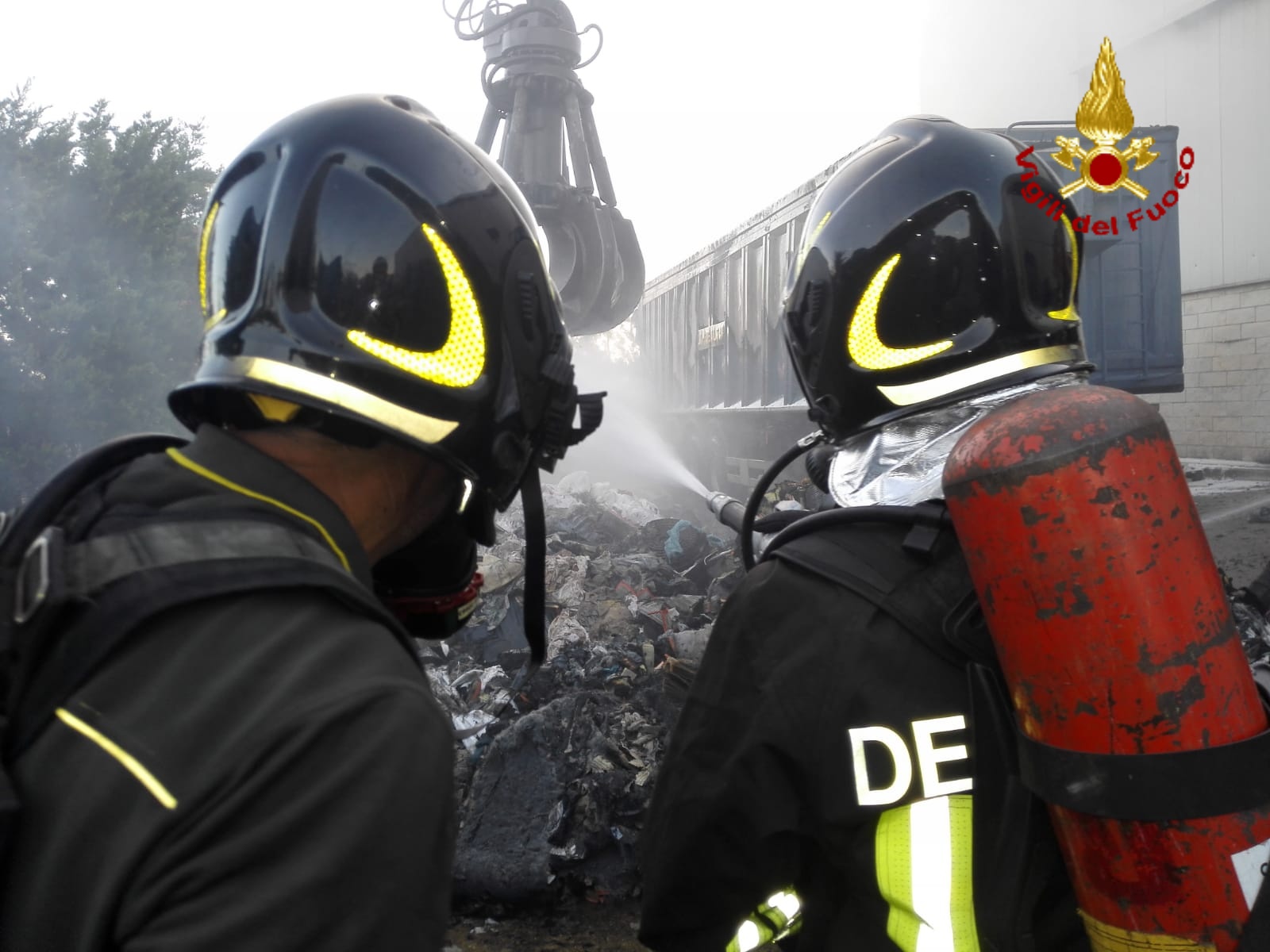 Ragusa: incendio di un autocarro pieno di rottami alla zona industriale