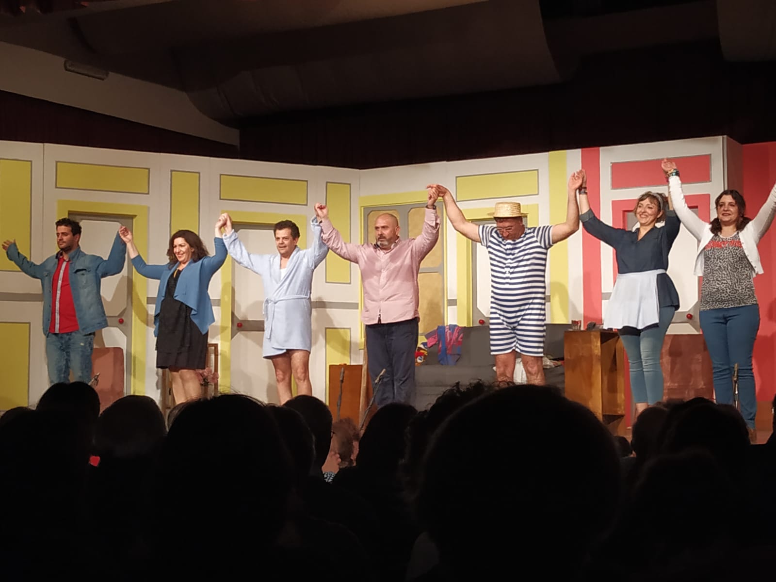 “Imprevisti”: la compagnia Le Maschere diverte al circolo velico Kaucana