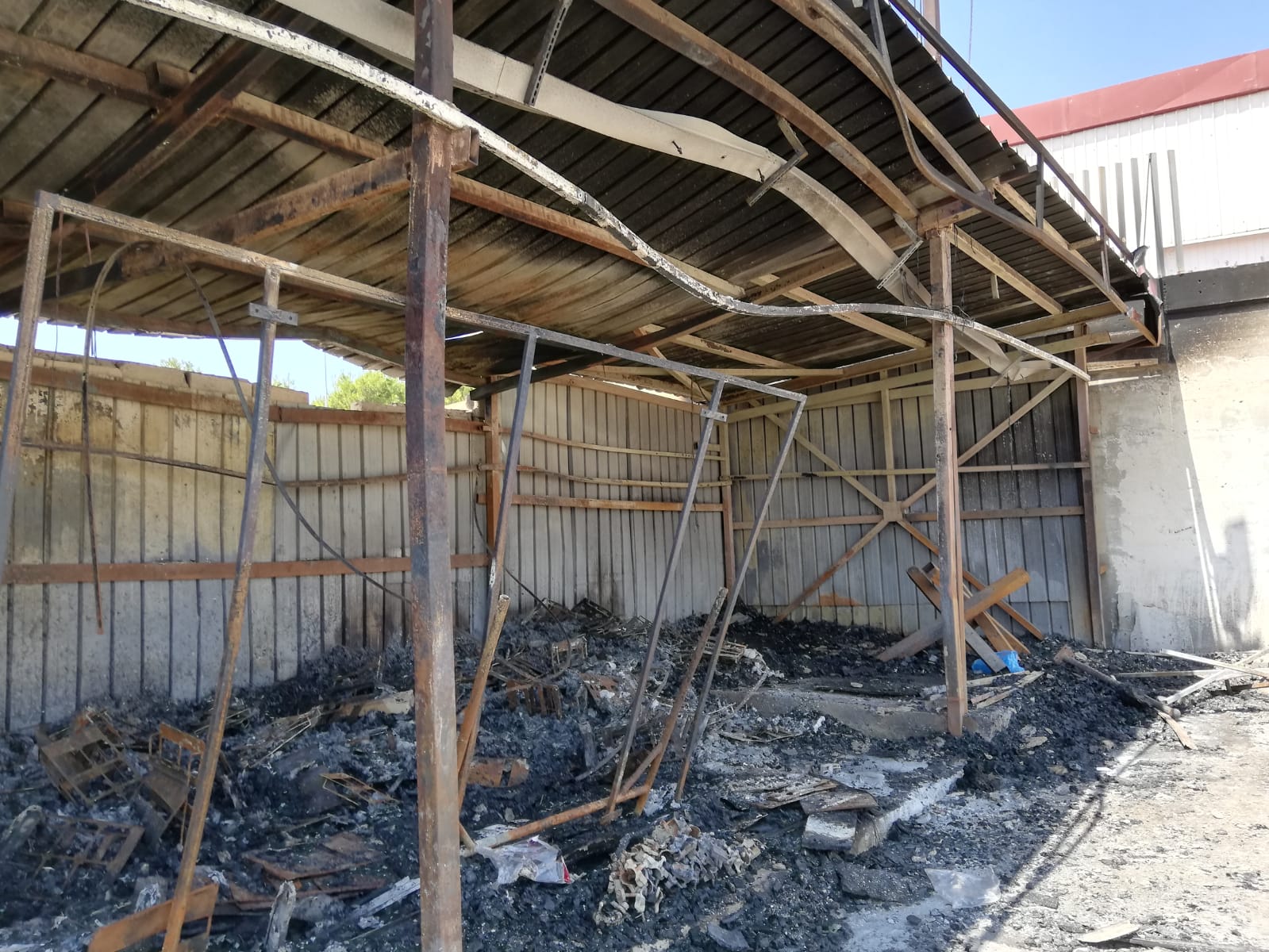 Vittoria: incendio capannoni Fiera Emaia, si segue la pista dolosa