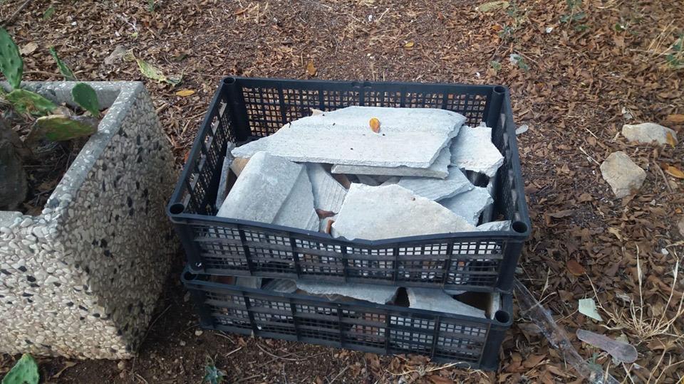 Amianto abbandonato al parco giochi “Padre Pio” di Marina di Ragusa