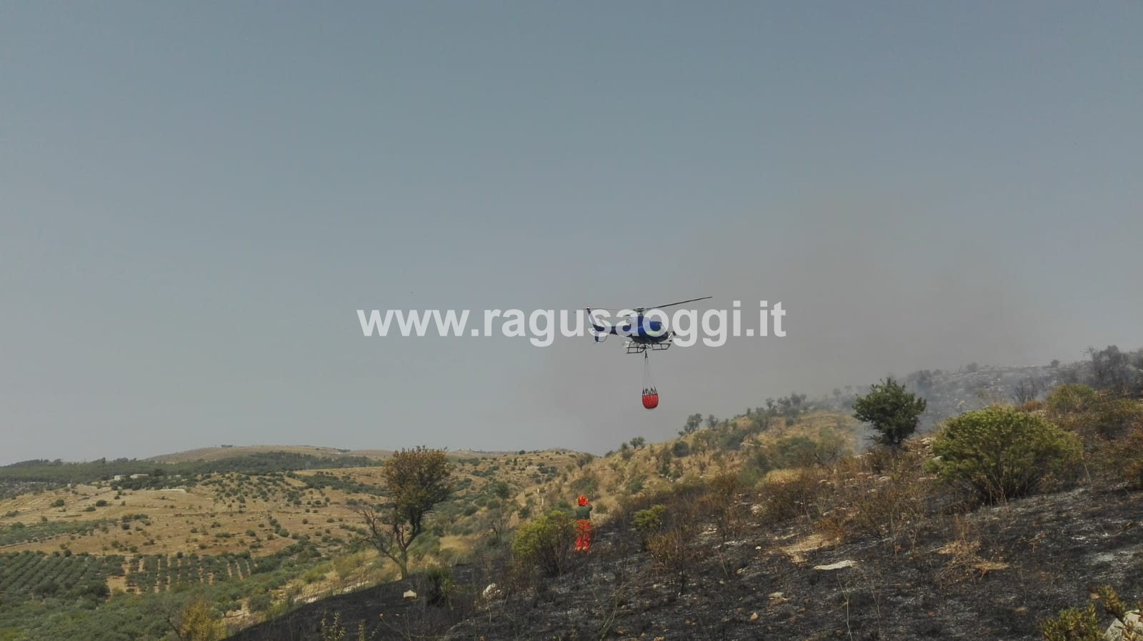L’incendio a Chiaramonte si propaga, minacciate alcune aziende agricole