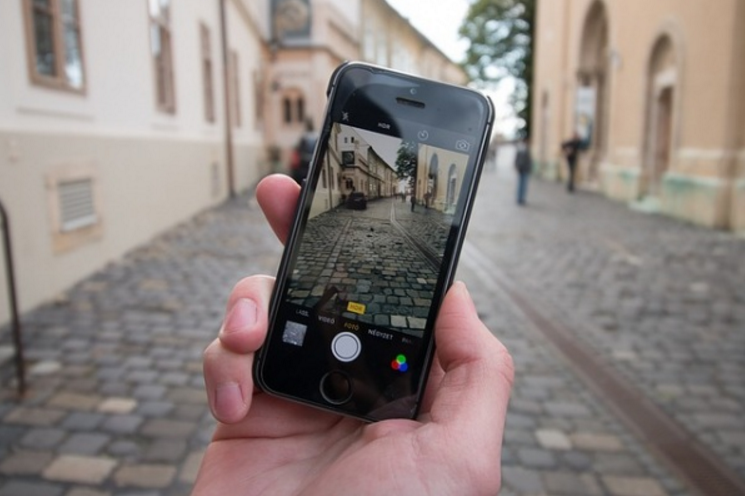 Fissare il cellulare? Provoca solo stress. Lo studio