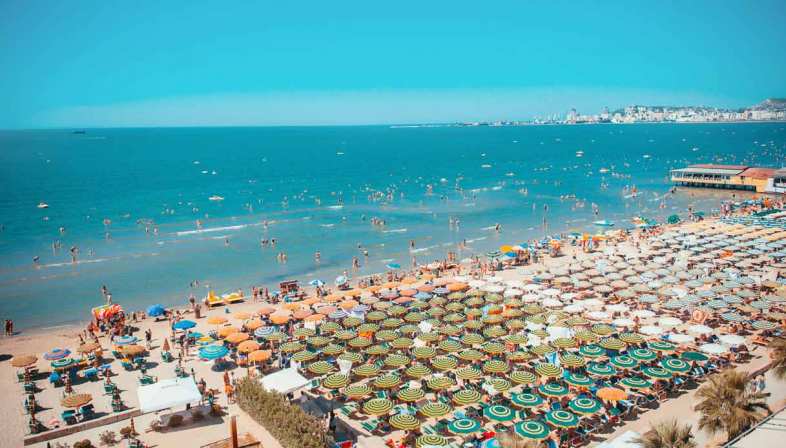 Estate, tempo di vacanze! Ma il 43,7% degli italiani non può permettersele