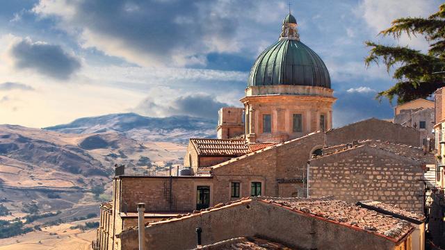 “Impossibile fare impresa in Sicilia”: la denuncia di un imprenditore Lombardo