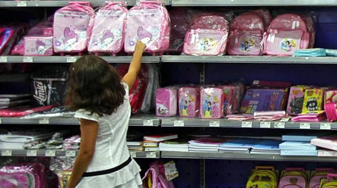 Contro il caro scuola: spese online e niente griffe!