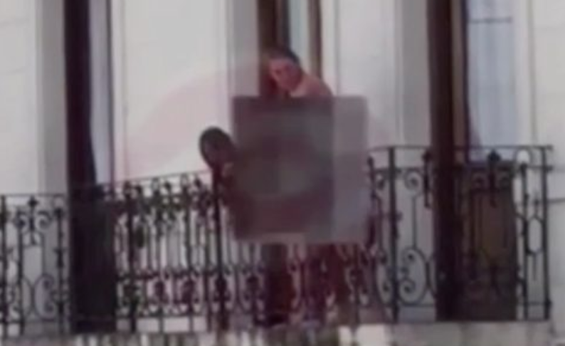 Coppia mentre fa sesso sul balcone precipita di sotto. In Costa Azzurra