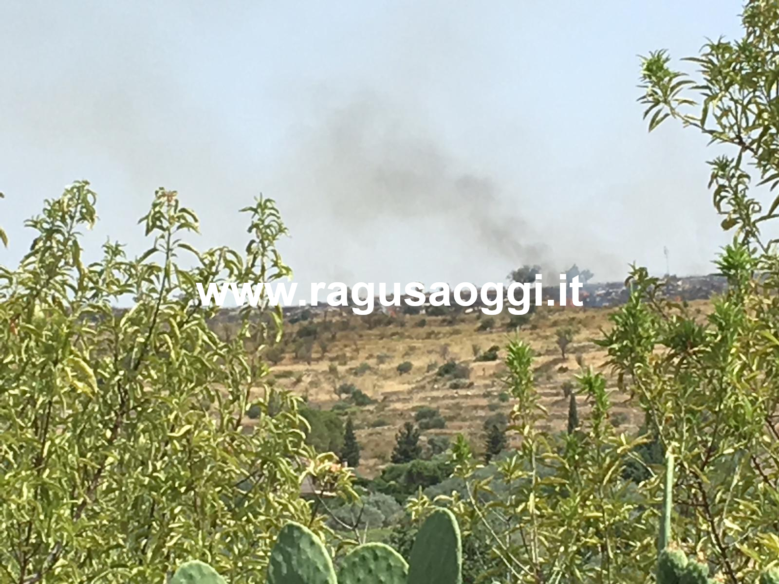 Chiaramonte: vasto incendio fra Donnagona e Piano Dell’Acqua