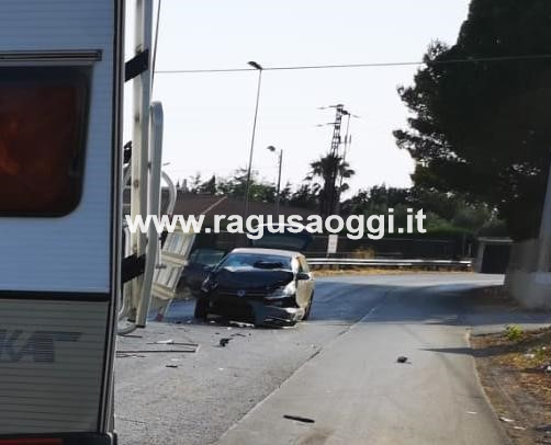 Auto contro camper: incidente sulla SS. 115