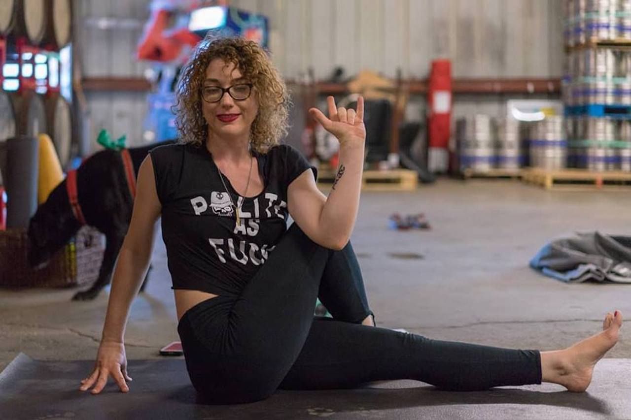 E’ nato il Rage Yoga: lo yoga che rilassa con imprecazioni e alcol