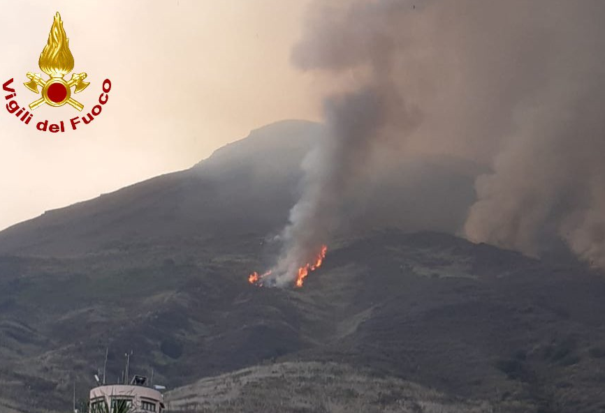 Nuova esplosione dello Stroboli, l’isola si ricopre di cenere