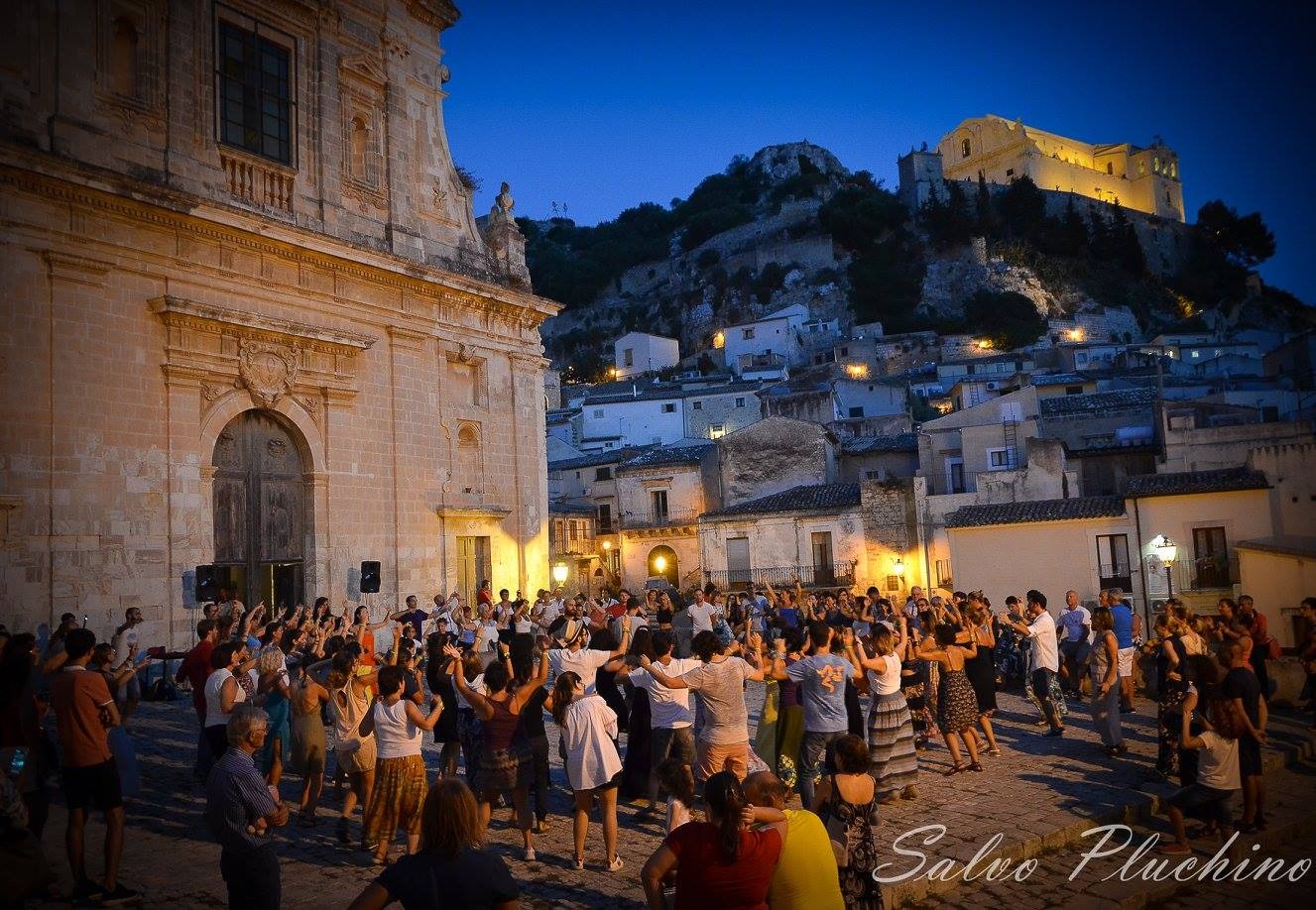 Taranta e pizzica: la nona edizione del Taranta Sicily Fest questo venerdì 9 agosto a Scicli