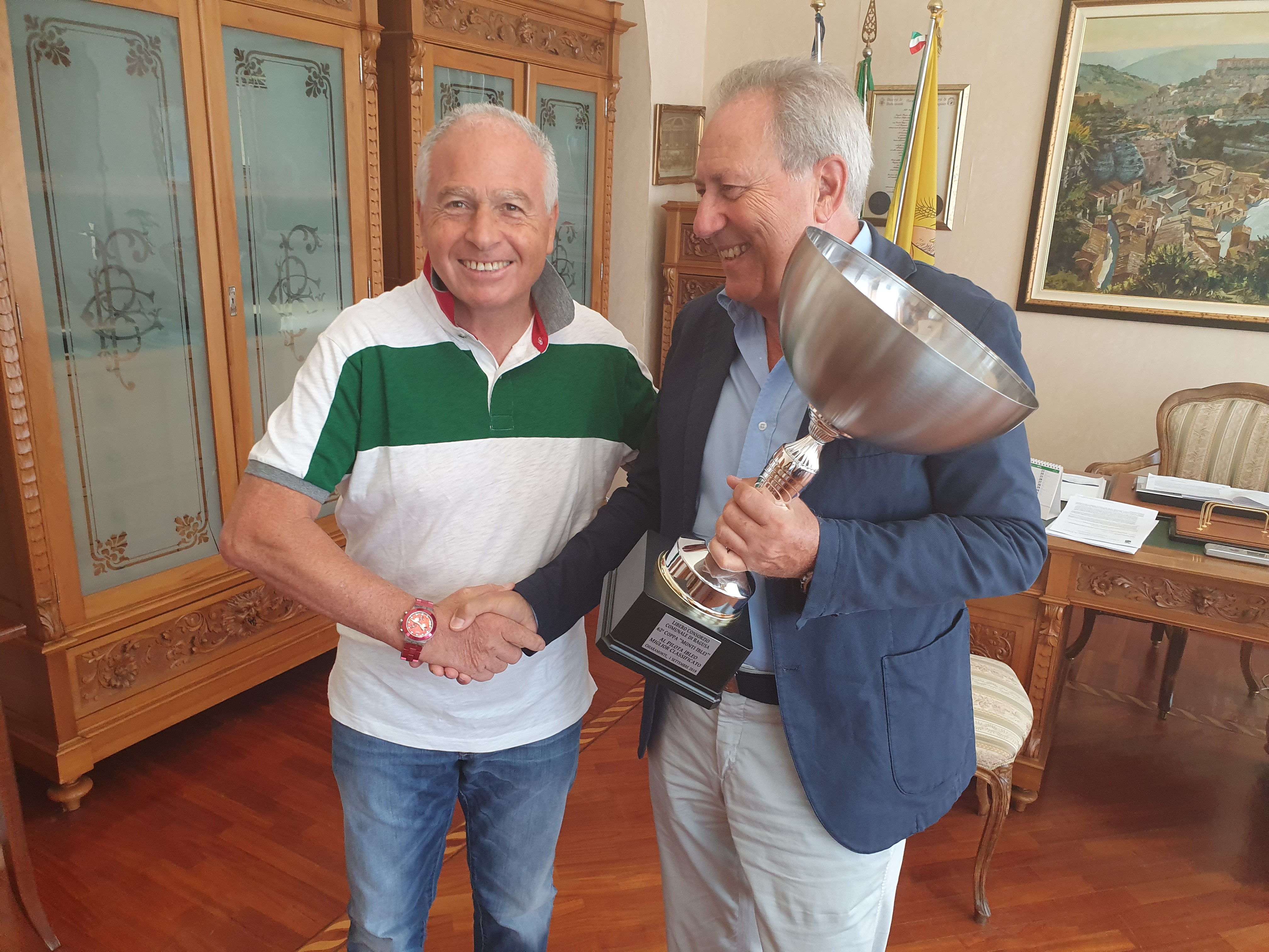 Il commissario Piazza premia Giovanni Cassibba, miglior pilota alla Monti Iblei