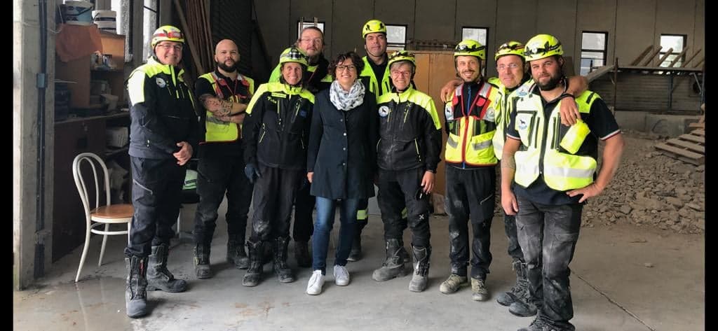 Squadre cinofile modicane e siracusane in addestramento in un campo macerie in provincia di Udine