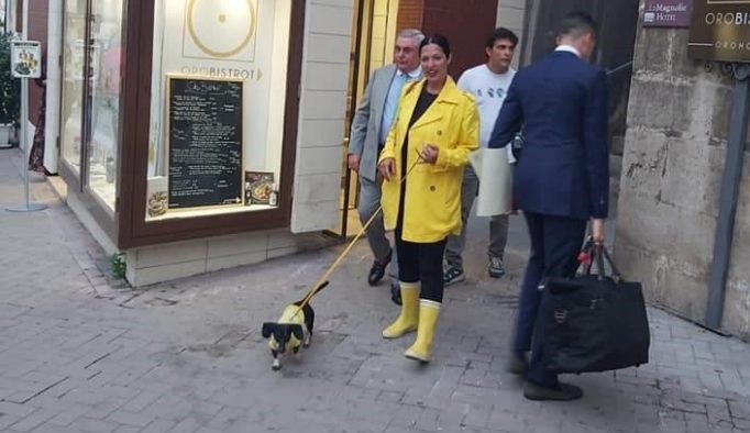 Stefania Petix e il bassotto a Modica. La puntata andrà in onda la prossima settimana
