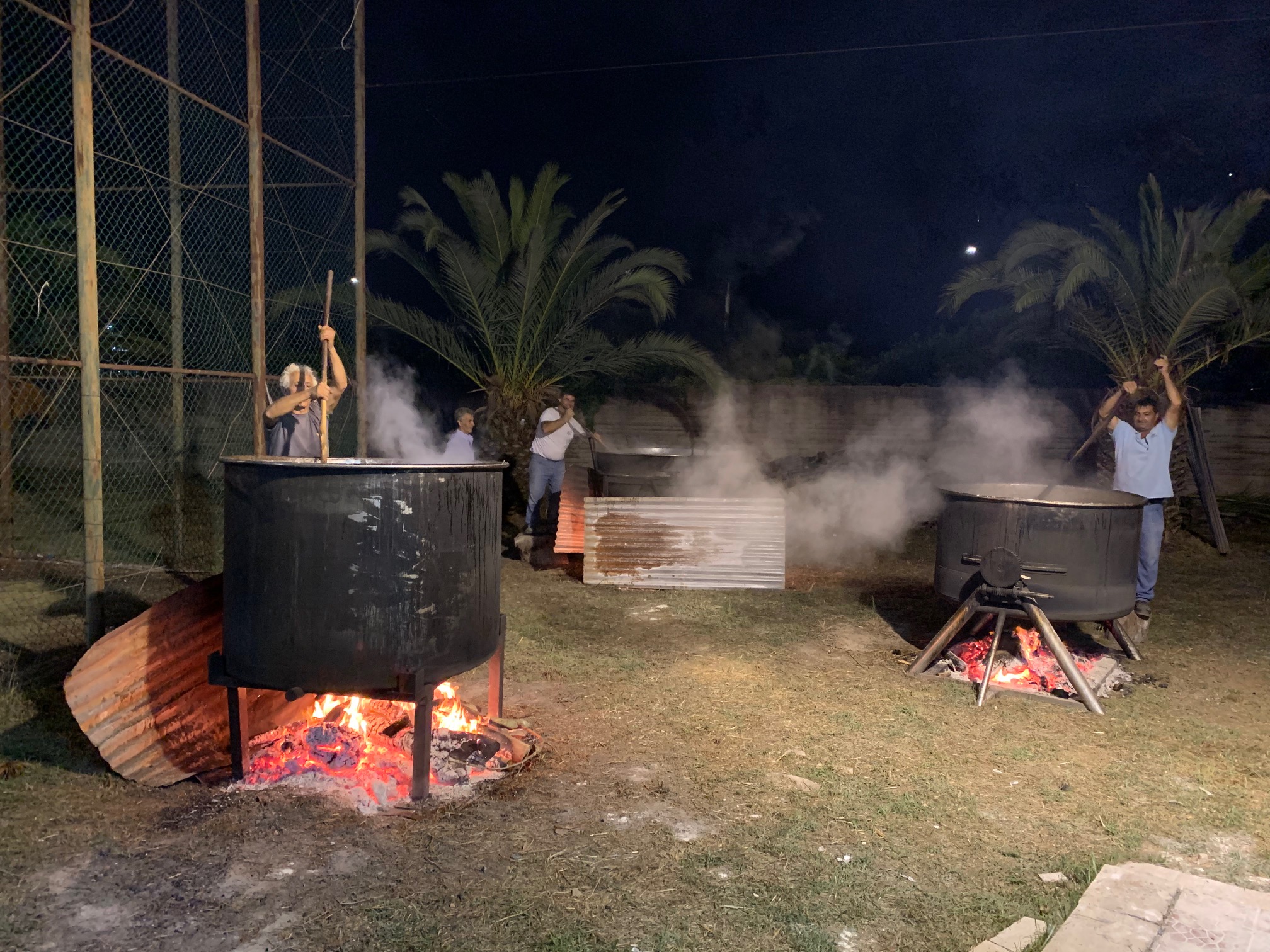 Ben 2.300 i litri di mosto messi a bollire da ieri sera a Roccazzo. Si parte con la sagra dell’uva