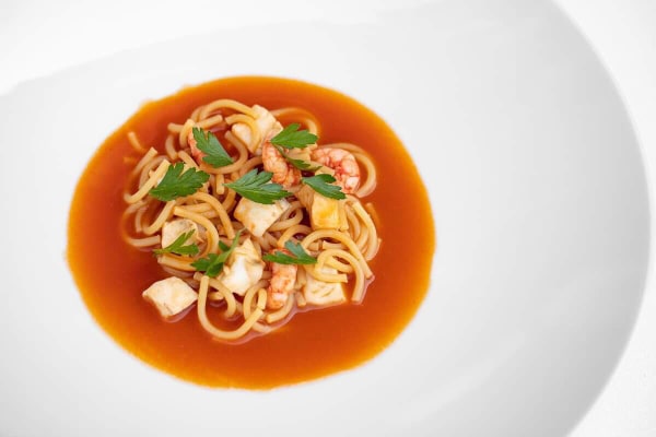Elogio della zuppa di pesce: tre chef a Porto Empedocle e un grande piatto della tradizione