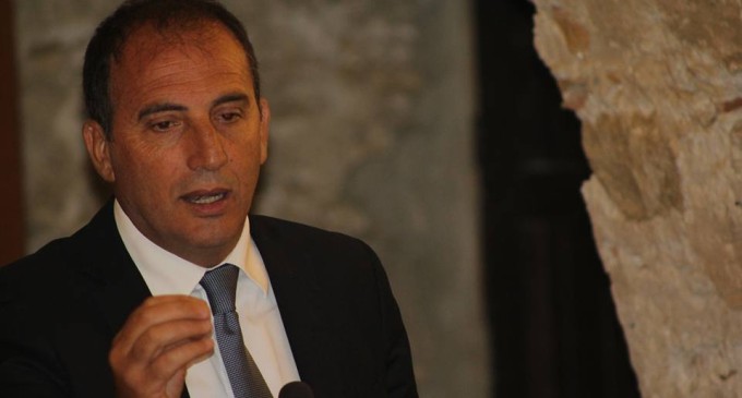 Seconda dose per i “furbetti”, Dipasquale scrive ad Aliquò: “Sbagliato interrompere somministrazione”
