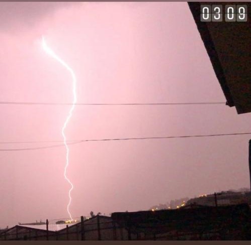 Fulmini e saette stanotte a Marina di Ragusa. Le prossime previsioni
