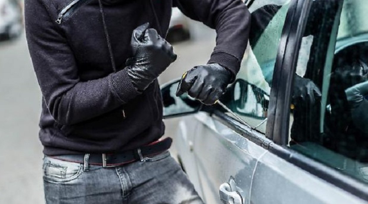Il tunisino che rubava dalle auto in sosta, arrestato a Comiso