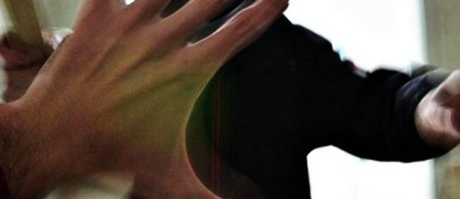 Acate: degenera lite in famiglia, figlio tenta di aggredire il padre disabile