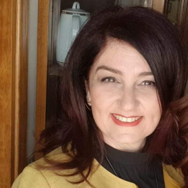 La scrittrice e poetessa Marinella Tumino vince il premio alla Carriera per la sezione Cultura alla IX edizione di Rendi InVersi