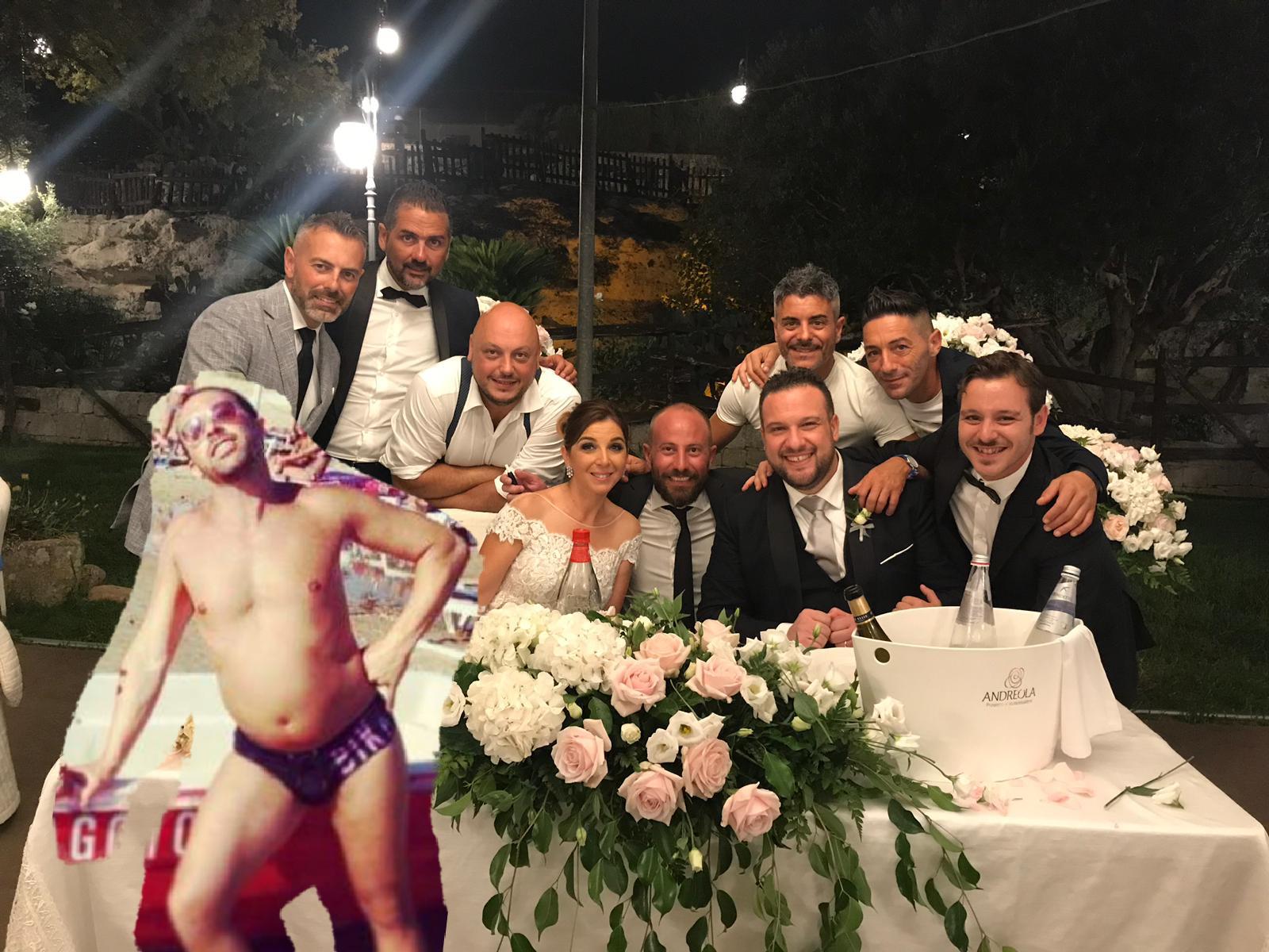Un intruso in costume da bagno nel matrimonio di Marco La Terra e Pamela Rosa