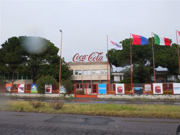 Sugar e plastic tax, l’azienda siciliana che imbottiglia Coca-Cola lancia l’allarme