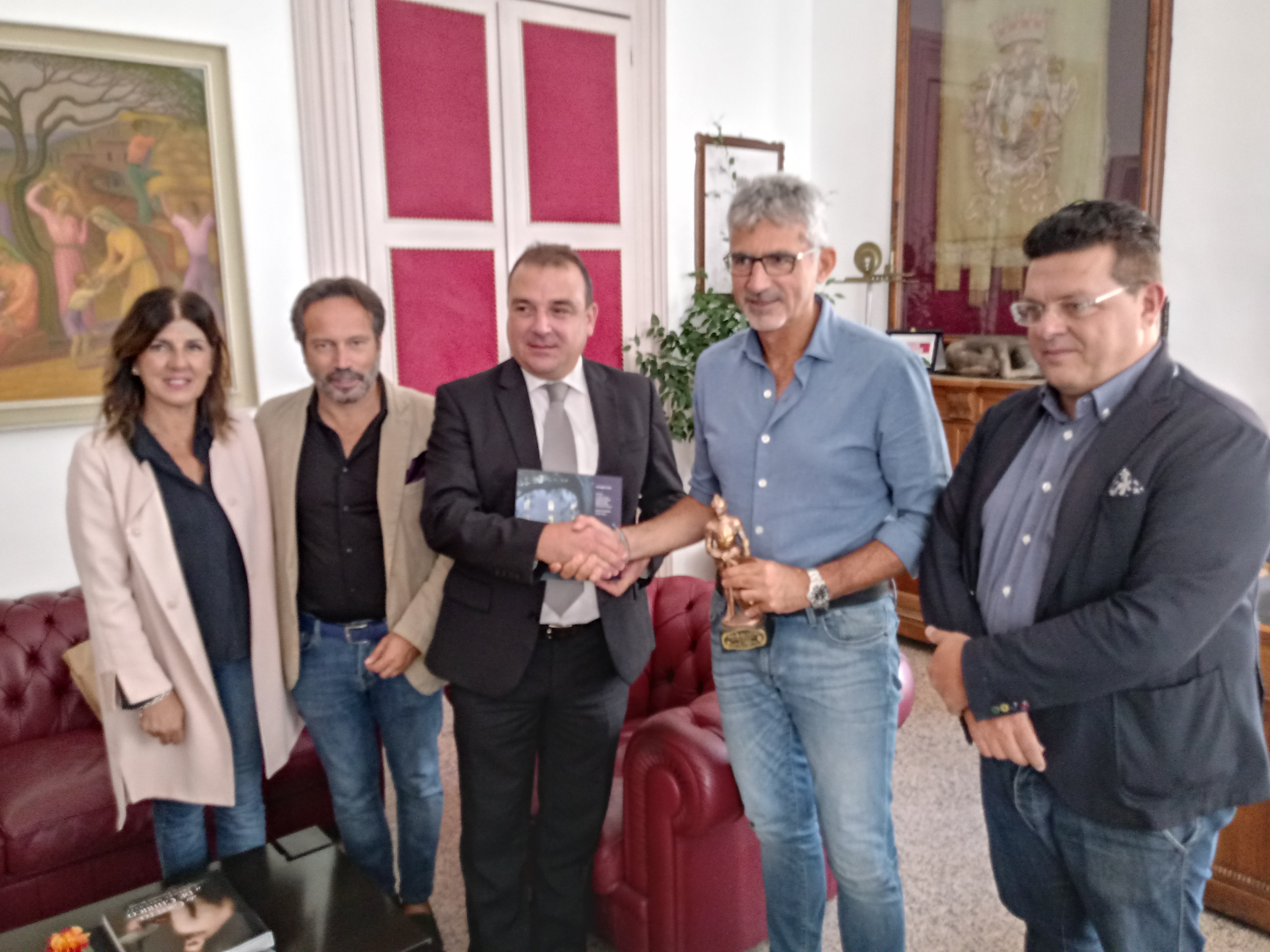 Il sindaco David Apap Agius del borgo maltese Gharb dell’isola di Gozo ricevuto stamane al Comune