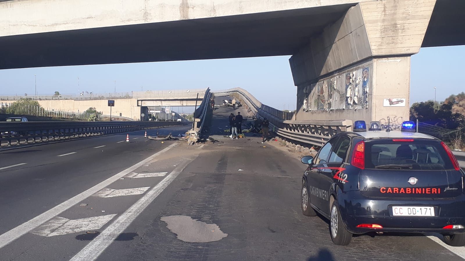 Schianto contro lo spartitraffico a Catania, morti quattro giovani