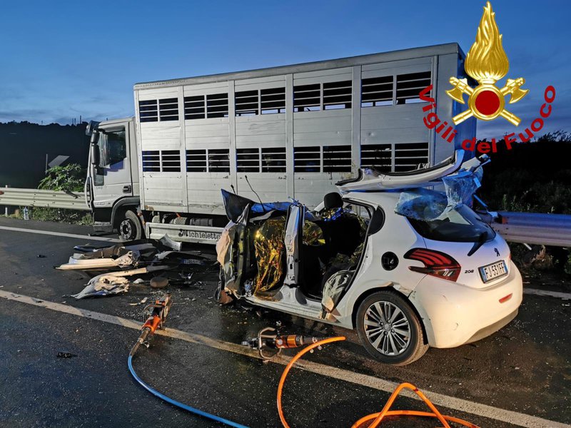 Tre morti per gravissimo incidente sulla Ragusa-Catania