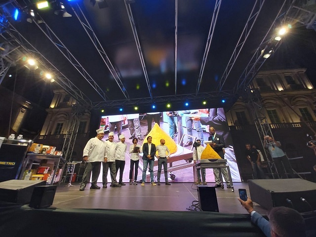 A Catania, un arancino record da 32, 7 kg!
