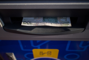 La banda del bancomat colpisce ancora con l’escavatore: presa di mira sede Baps si Zafferana