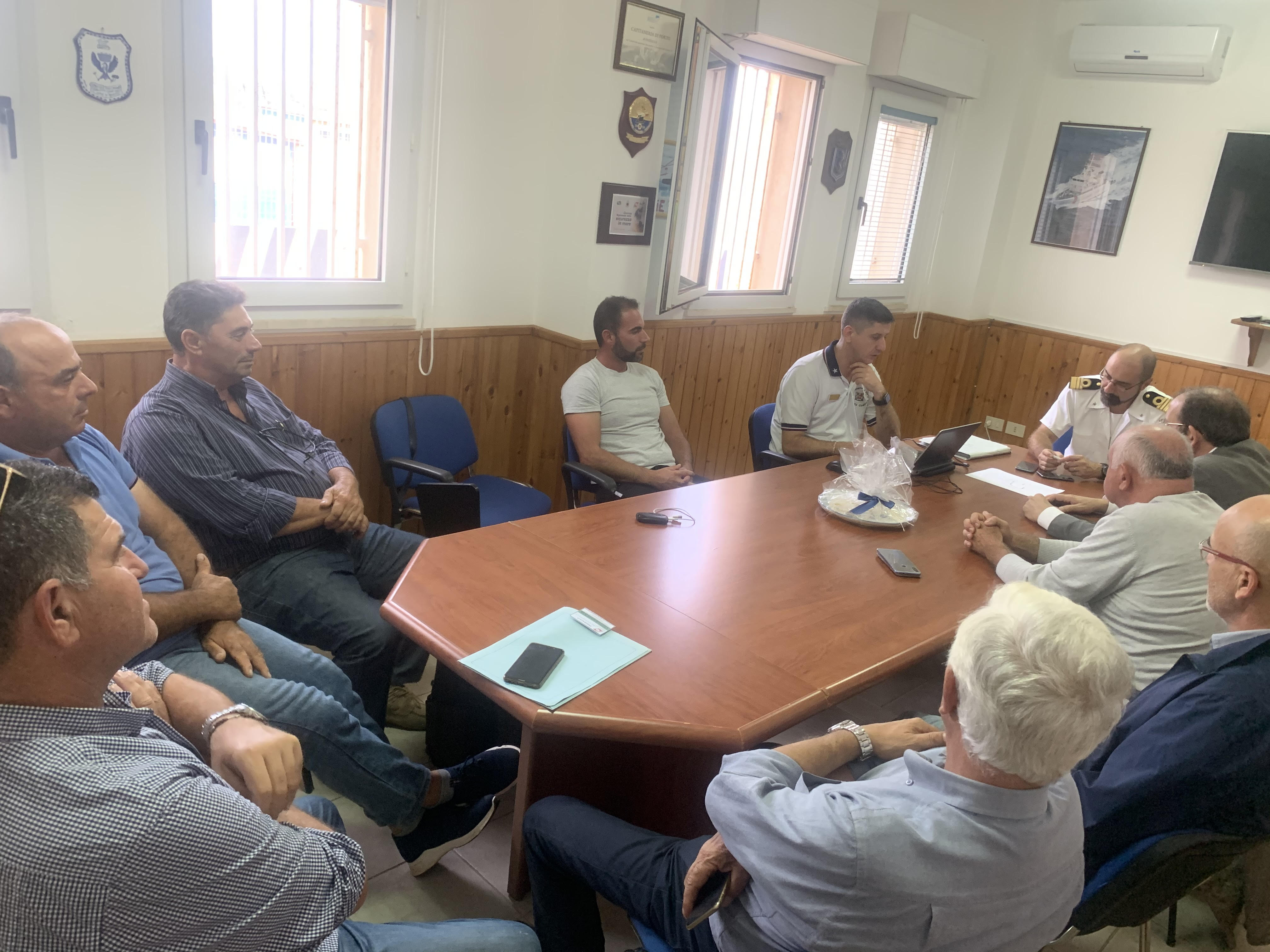 Porto di Donnalucata, nuovo progetto a minor impatto. Accordo per il dragaggio con i pescatori