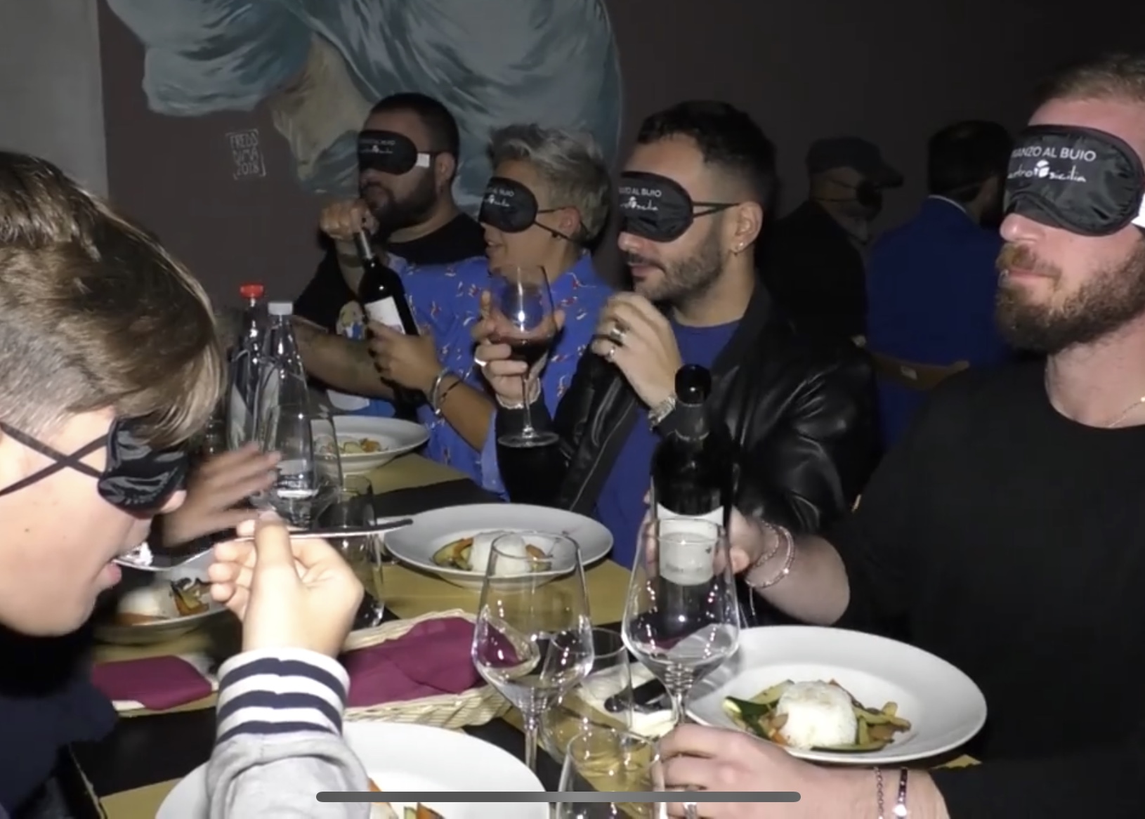 Ragusa: la cena al buio, per capire cosa si prova ad essere ipovedente