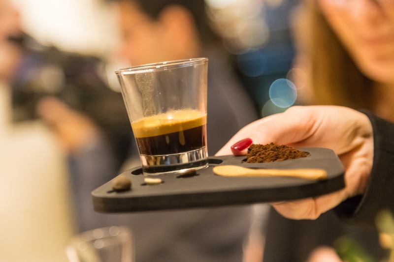 Il caffè siciliano in scena a Milano