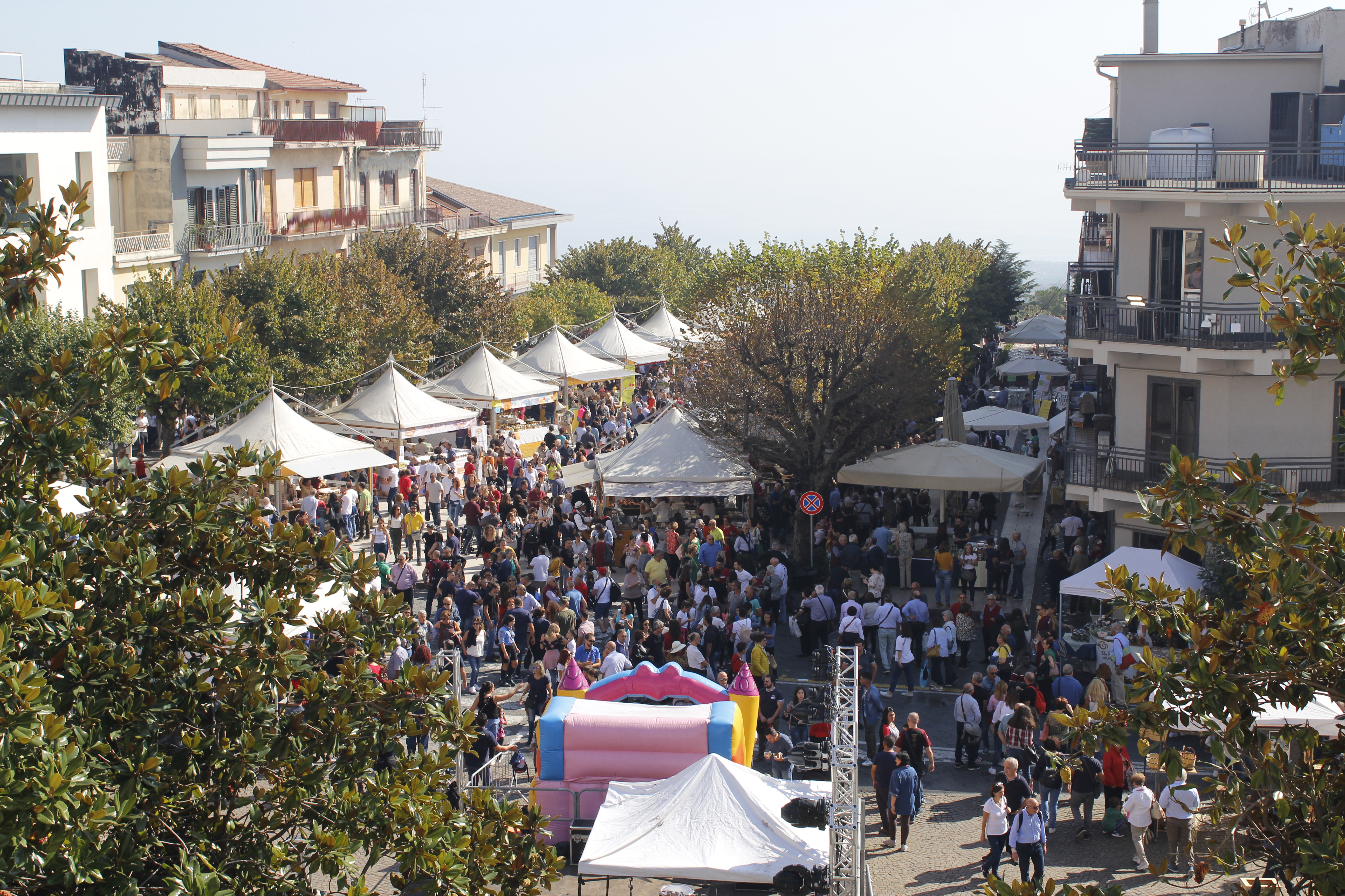 Tutti pazzi per l’Ottobrata Zafferanese: 50 mila persone alla terza domenica