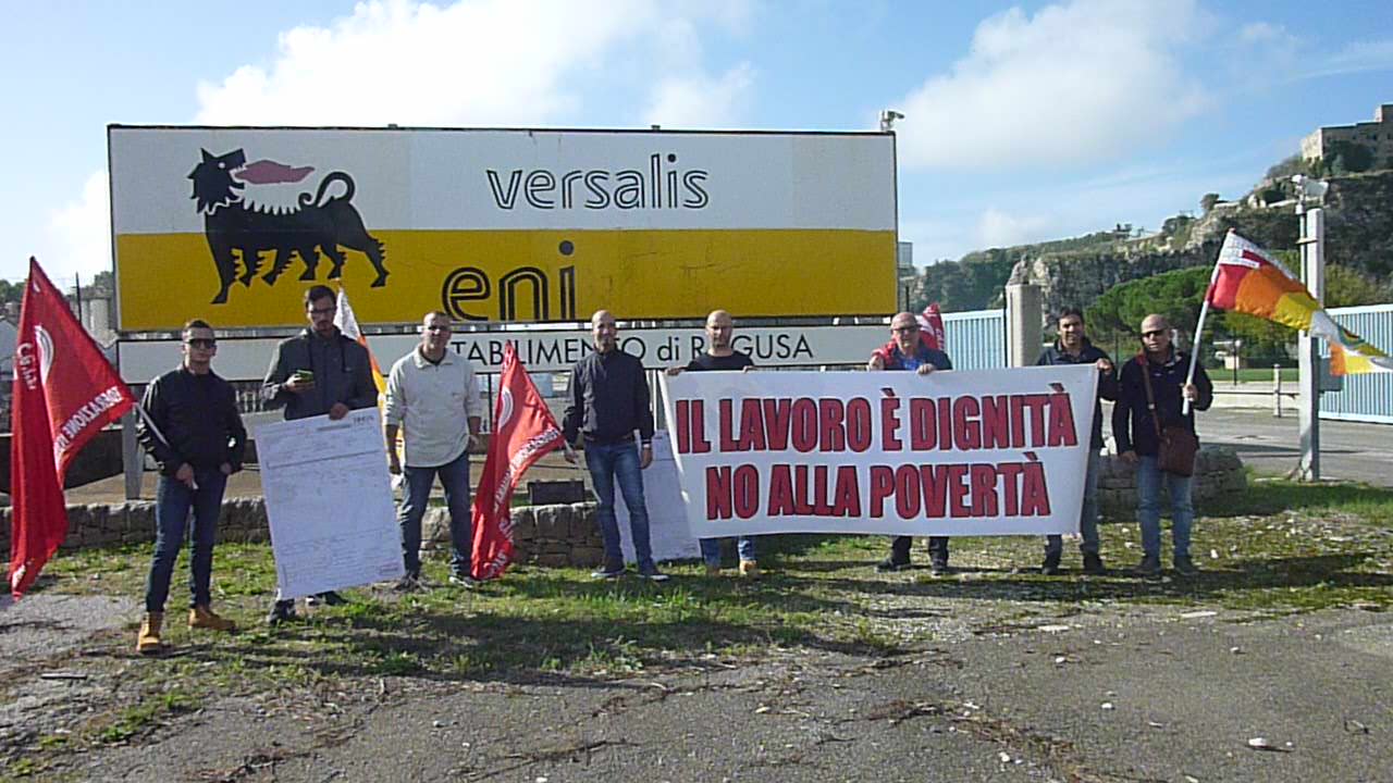 Ragusa: flash mob degli operai coop S. Giorgio ai cancelli Versalis