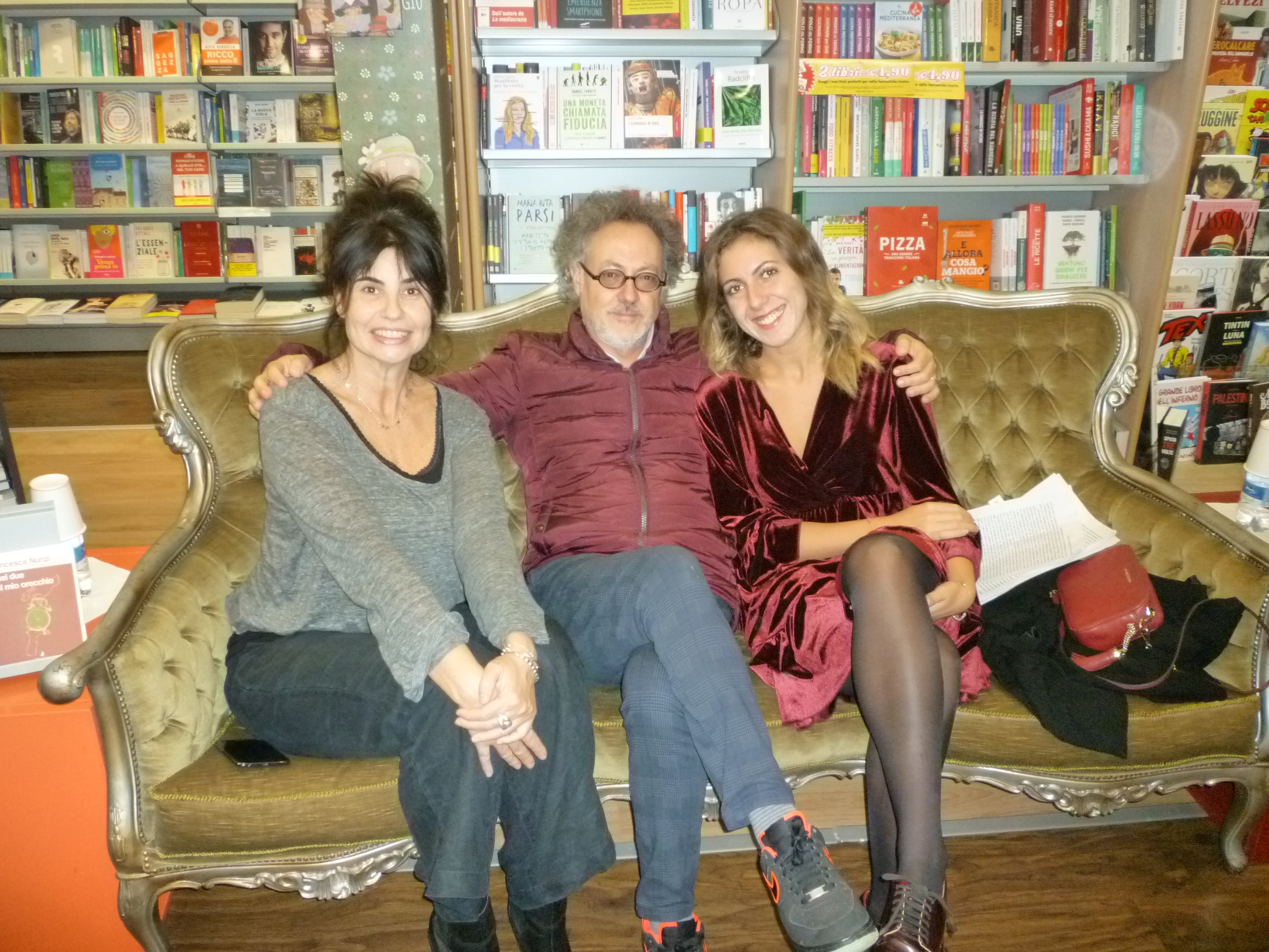 Ragusa: presentato alla Mondadori il libro di Francesca Nunzi “Quei due nell’orecchio”
