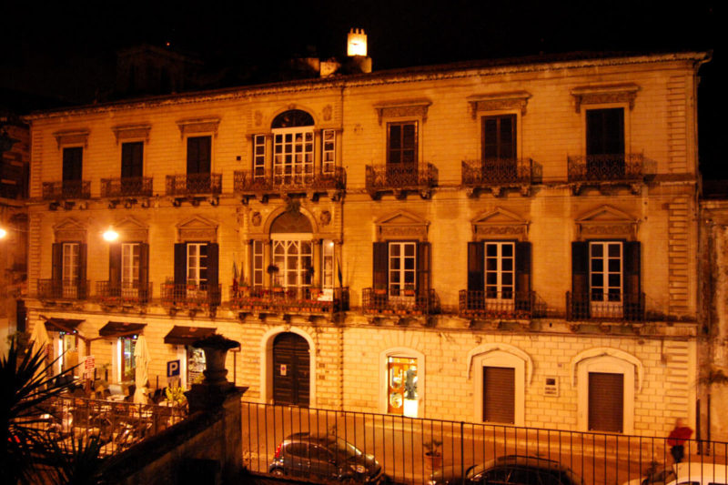 A Palazzo Grimaldi di Modica si gira “La Concessione del telefono”