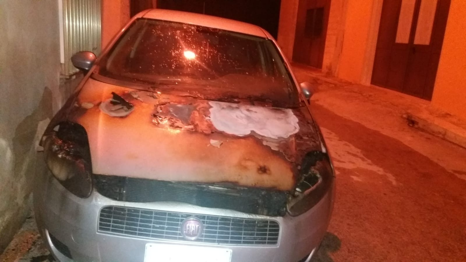 Auto incendiata stanotte a Comiso
