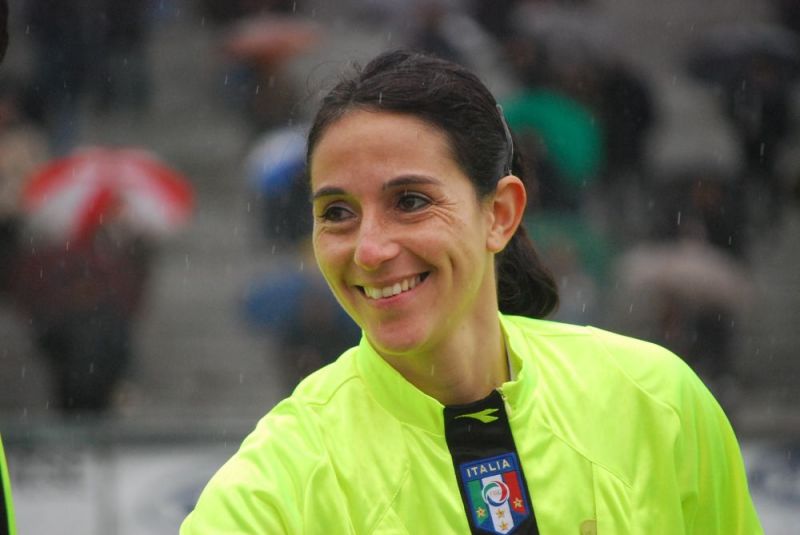 Scicli, apertivi d’impresa: appuntamento con Carina Vitulano, primo arbitro di calcio donna