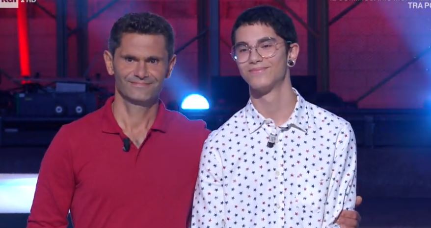 A “I soliti ignoti” le identità misteriose sono Massimo e il figlio, da Vittoria. Il concorrente le indovina. VIDEO
