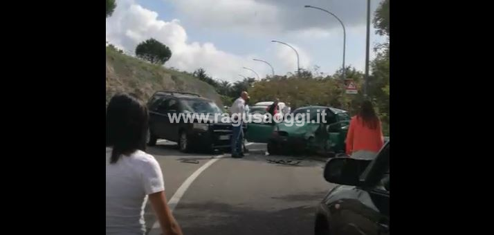 Gravissimo incidente stradale a Chiaramonte, Suv contro Punto. Muore una donna